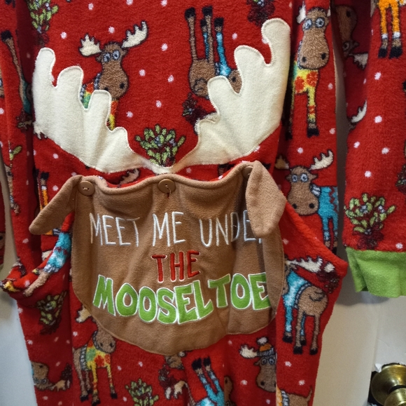 Secret Treasures Christmas Holiday Moose Red Large 12-14 Sleepwear Pajamas PJs - Picture 4 of 16